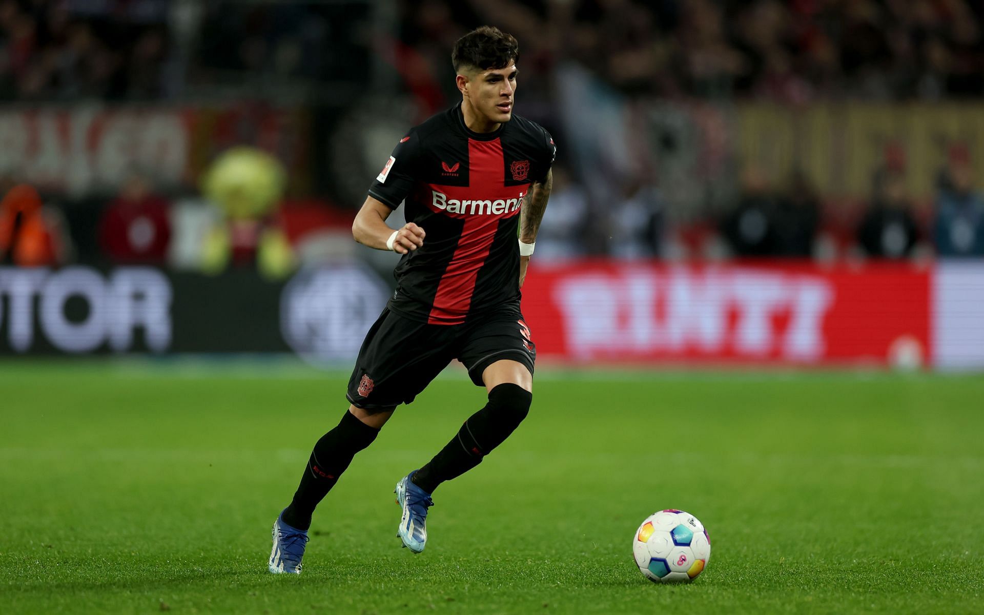 Bayer Leverkusen are open to selling Hincapie.